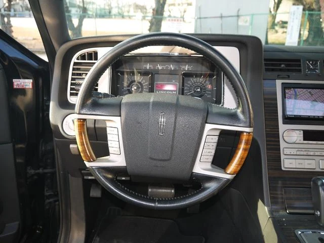 Lincoln NAVIGATOR 33