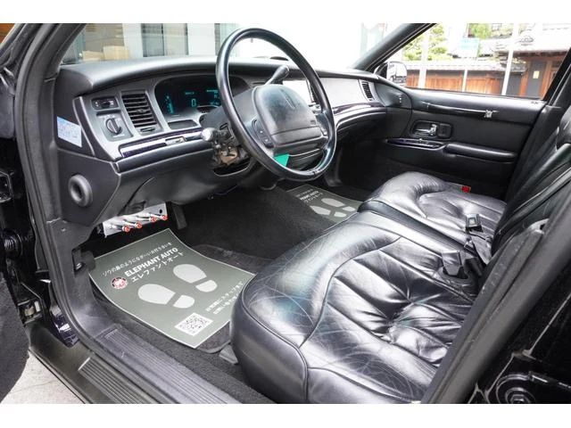 Lincoln TOWNCAR 28
