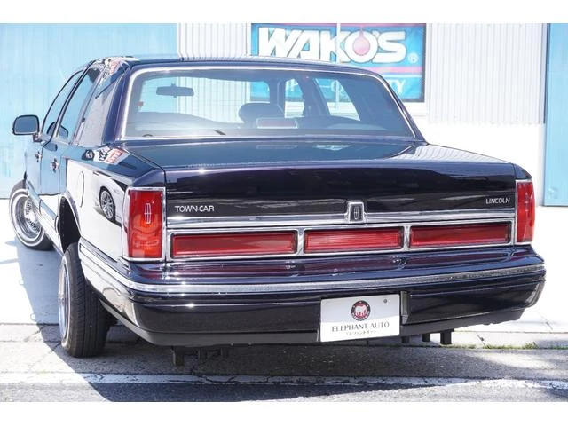 Lincoln TOWNCAR 18