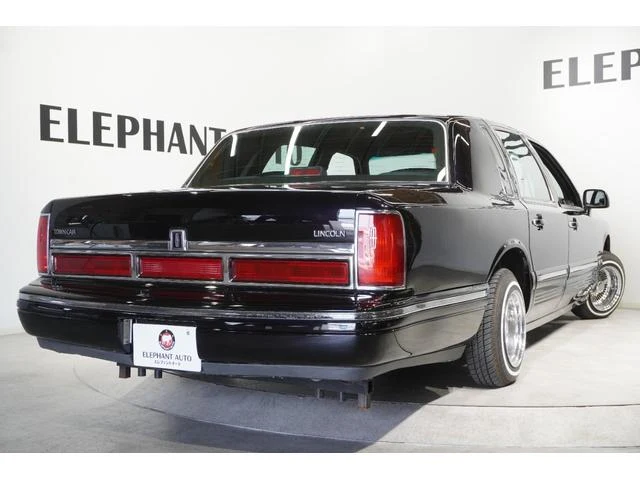 Lincoln TOWNCAR 2