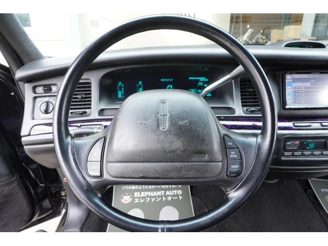 Lincoln TOWNCAR 32