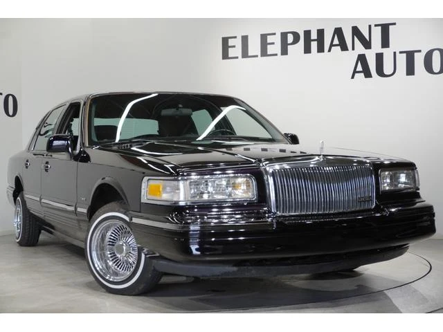 Lincoln TOWNCAR 3
