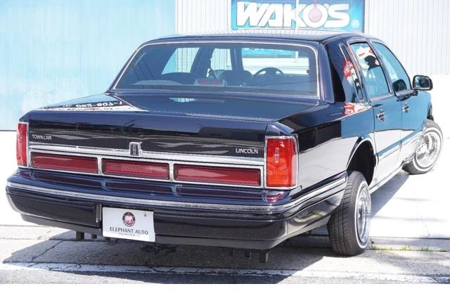 Lincoln TOWNCAR 19