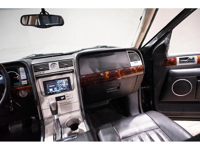 Lincoln NAVIGATOR 28