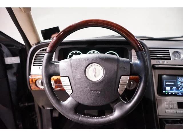 Lincoln NAVIGATOR 17