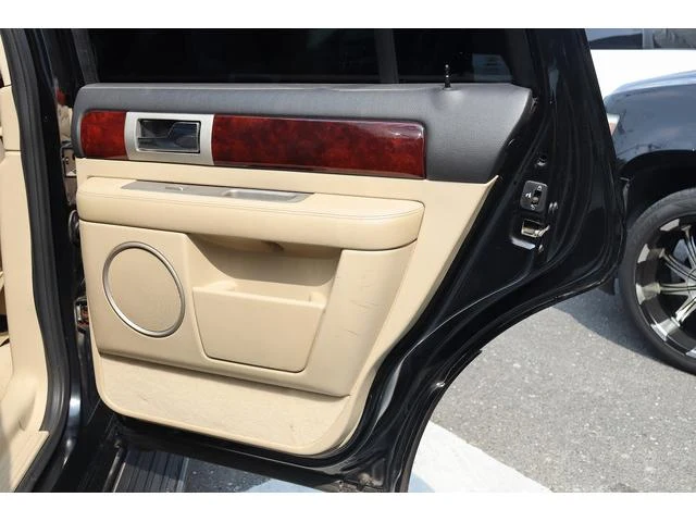 Lincoln NAVIGATOR 51