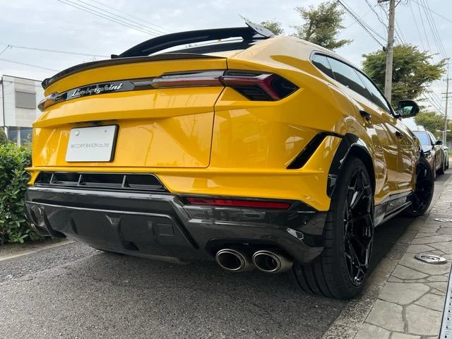 Lamborghini URUS 26