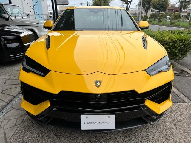 Lamborghini URUS 12