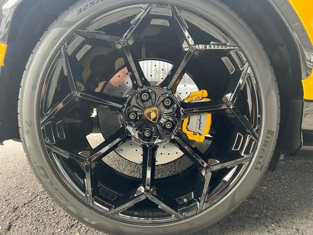 Lamborghini URUS 23