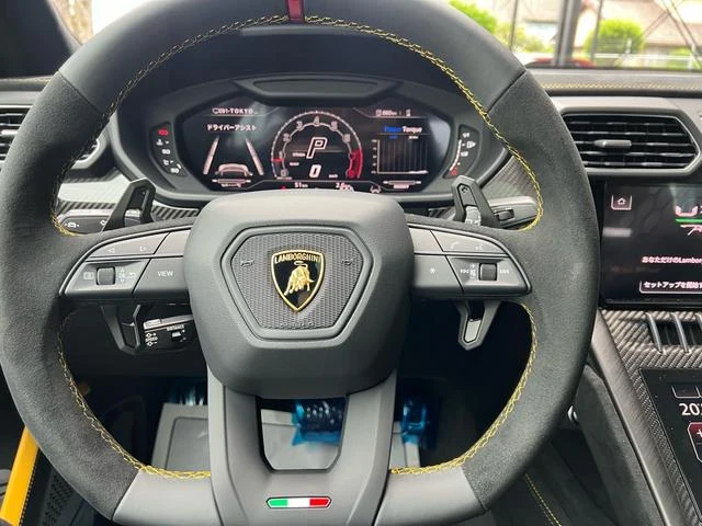 Lamborghini URUS 41