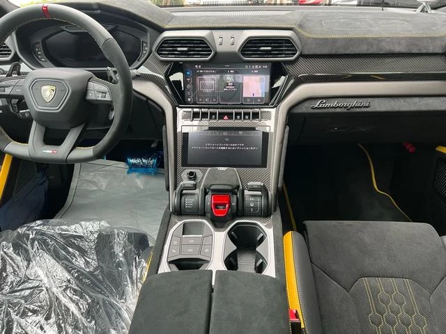 Lamborghini URUS 57