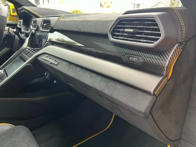 Lamborghini URUS 61