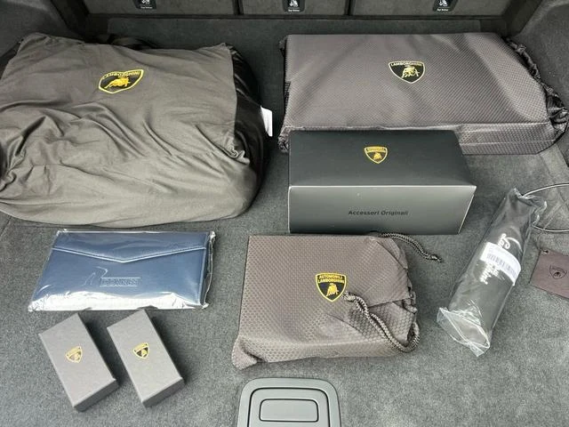 Lamborghini URUS 31