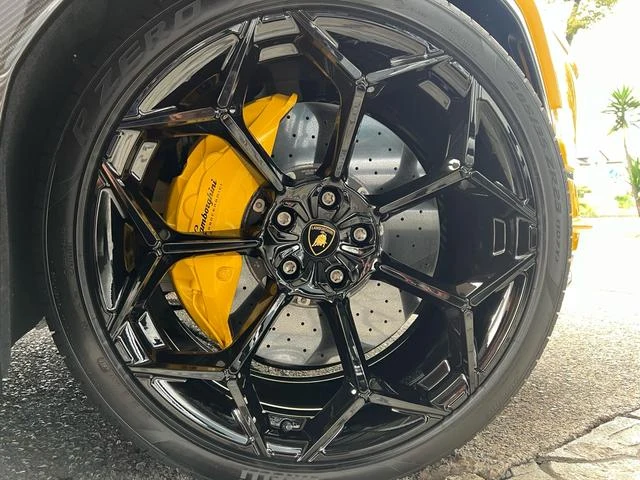 Lamborghini URUS 21