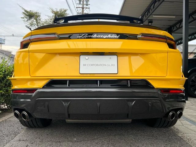 Lamborghini URUS 28