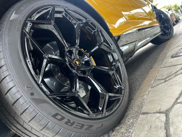 Lamborghini URUS 24