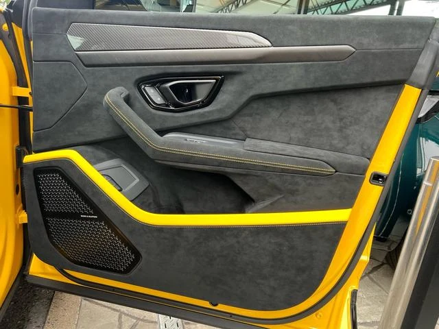 Lamborghini URUS 59