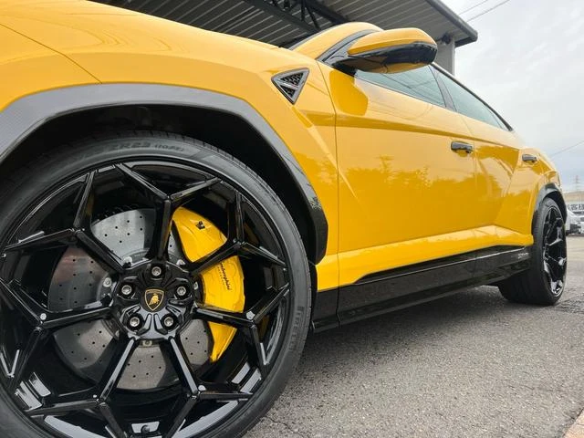 Lamborghini URUS 10