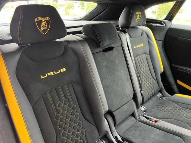Lamborghini URUS 56
