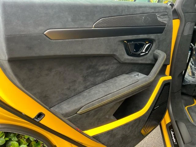 Lamborghini URUS 49