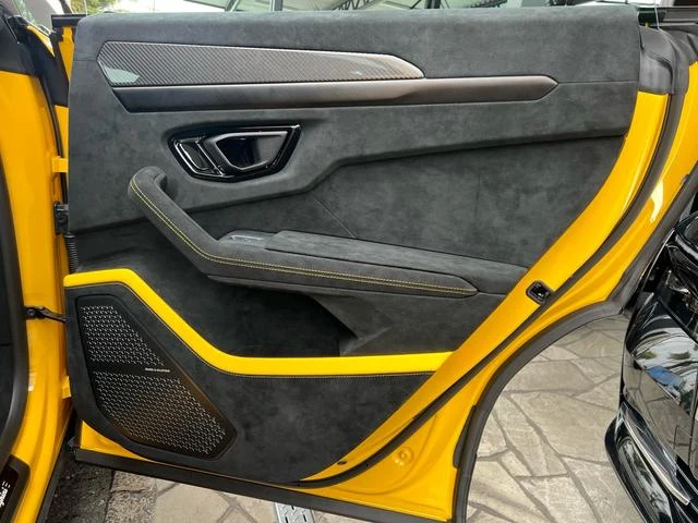 Lamborghini URUS 55