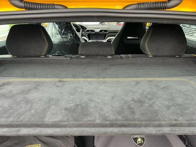 Lamborghini URUS 32