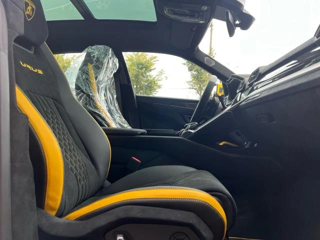 Lamborghini URUS 64