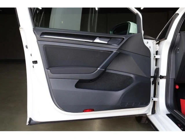 Volkswagen GOLF 23