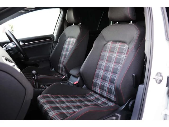 Volkswagen GOLF 31