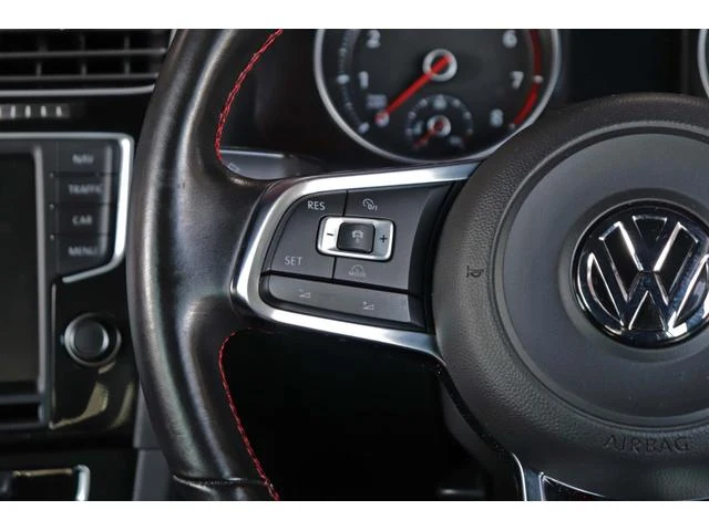 Volkswagen GOLF 26