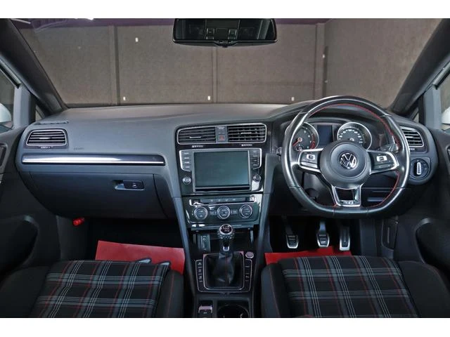 Volkswagen GOLF 24