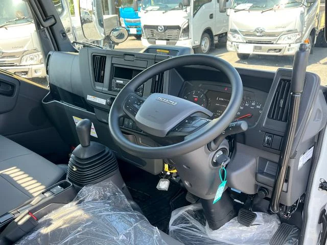 Isuzu ELF 17