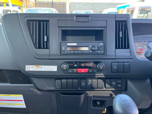 Isuzu ELF 22