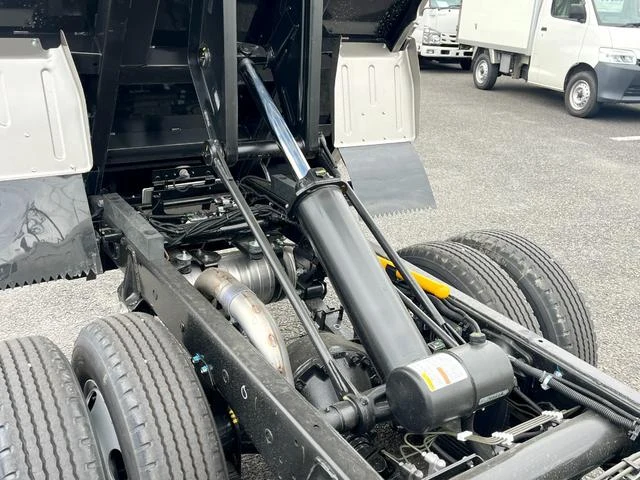 Mitsubishi Fuso CANTER 13
