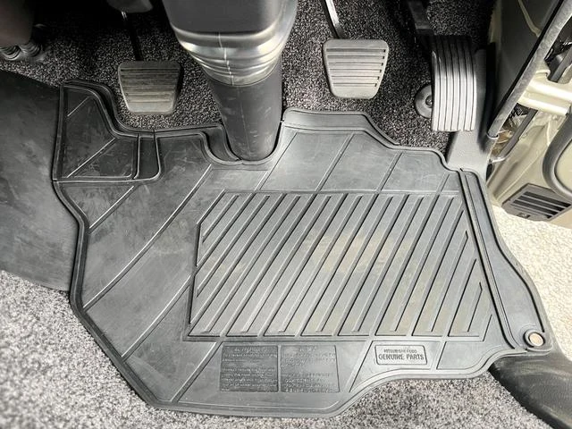Mitsubishi Fuso CANTER 27