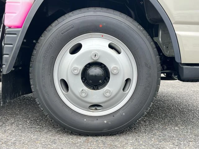 Mitsubishi Fuso CANTER 37