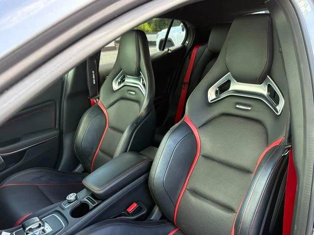 MERCEDES AMG GLA-CLASS 43