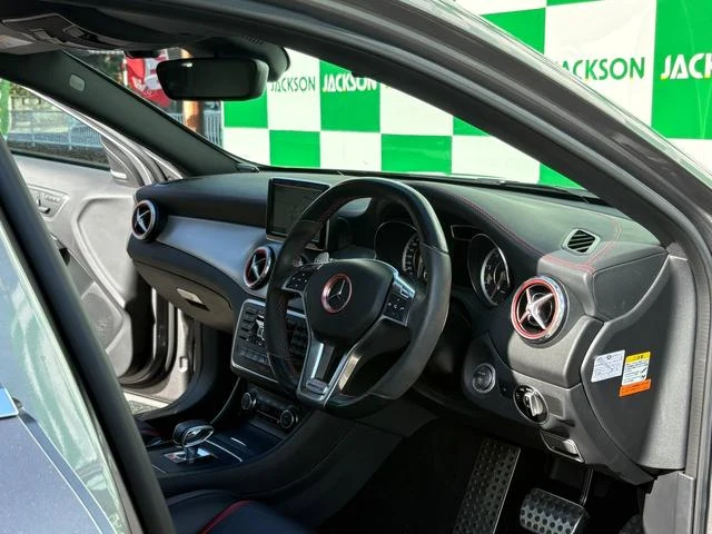 MERCEDES AMG GLA-CLASS 13