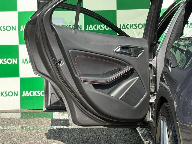 MERCEDES AMG GLA-CLASS 16