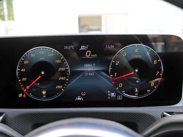MERCEDES AMG CLA-CLASS 4