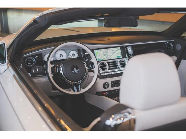Rolls-Royce DAWN 10