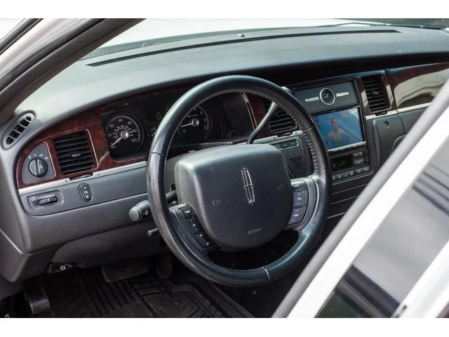 Lincoln LIMOUSINE 10