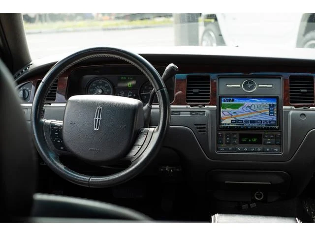 Lincoln LIMOUSINE 24