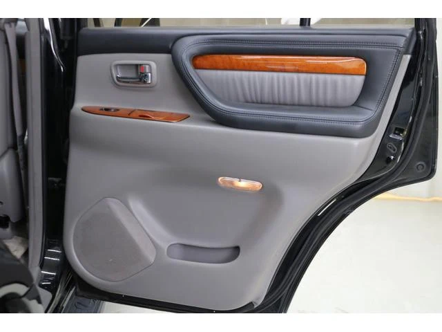 AMERICA LEXUS LX470 19