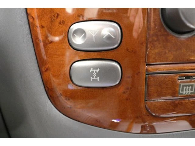 AMERICA LEXUS LX470 28