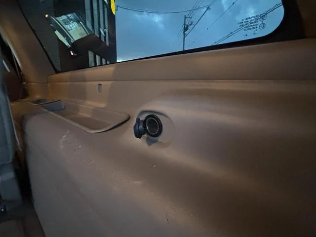 Chevrolet SUBURBAN 36
