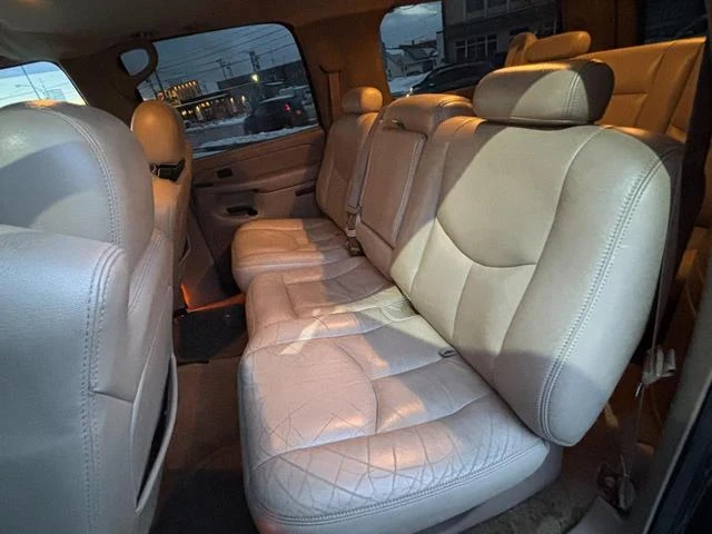 Chevrolet SUBURBAN 39
