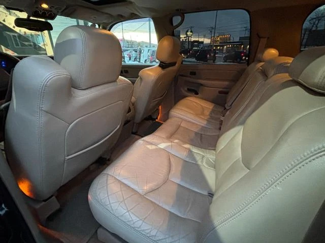 Chevrolet SUBURBAN 38