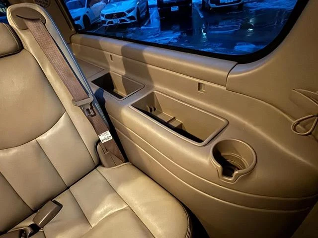 Chevrolet SUBURBAN 41