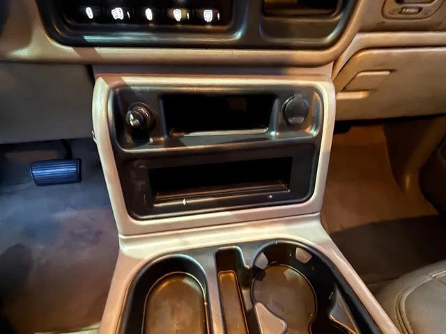 Chevrolet SUBURBAN 27